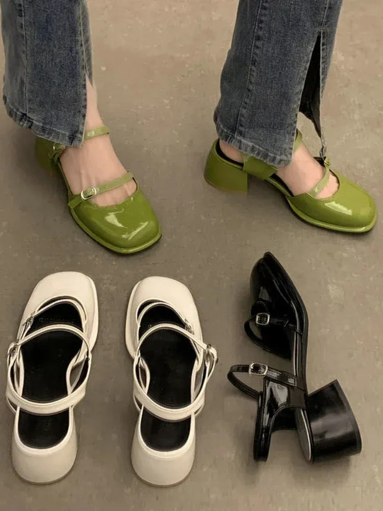 Elegant Sandals with a Casual Touch for Fall