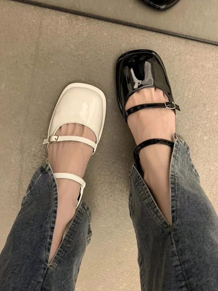 Elegant Sandals with a Casual Touch for Fall