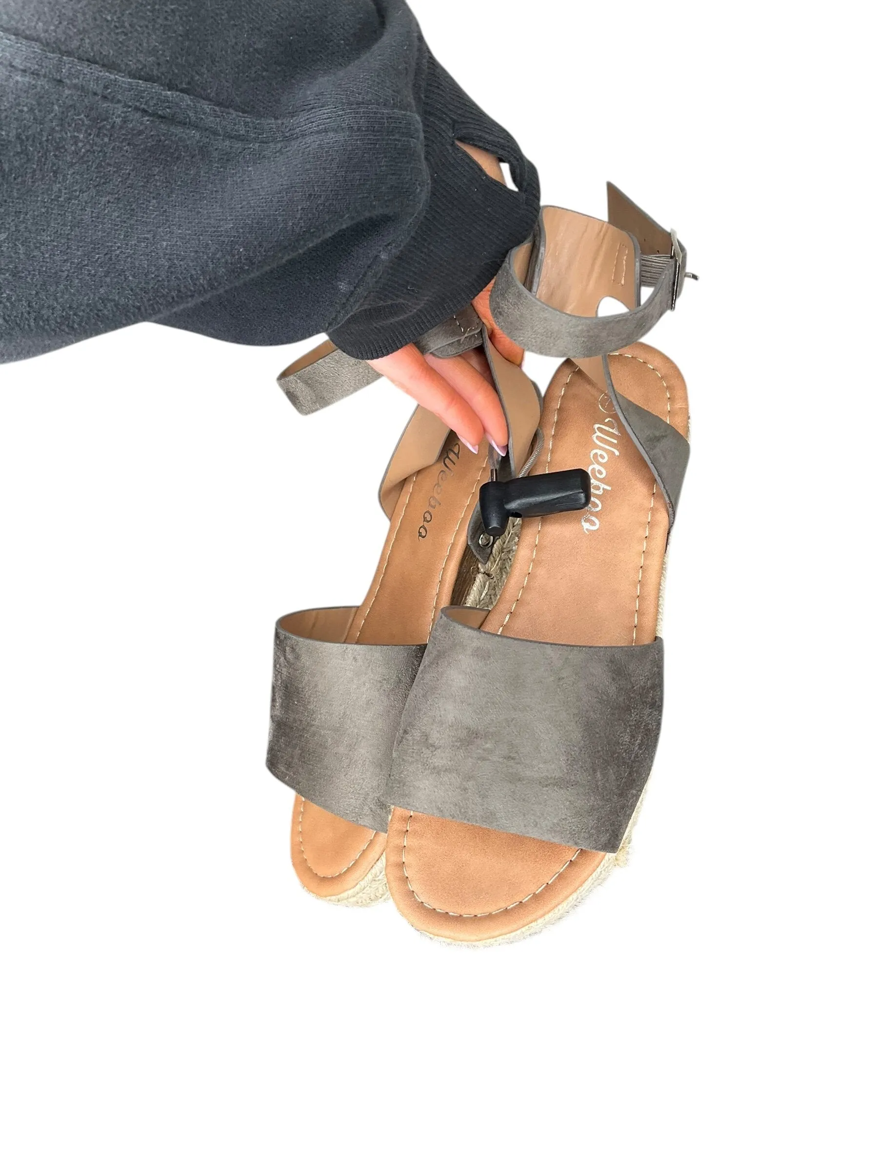 Sandals Flats By Clothes Mentor  Size: 7.5